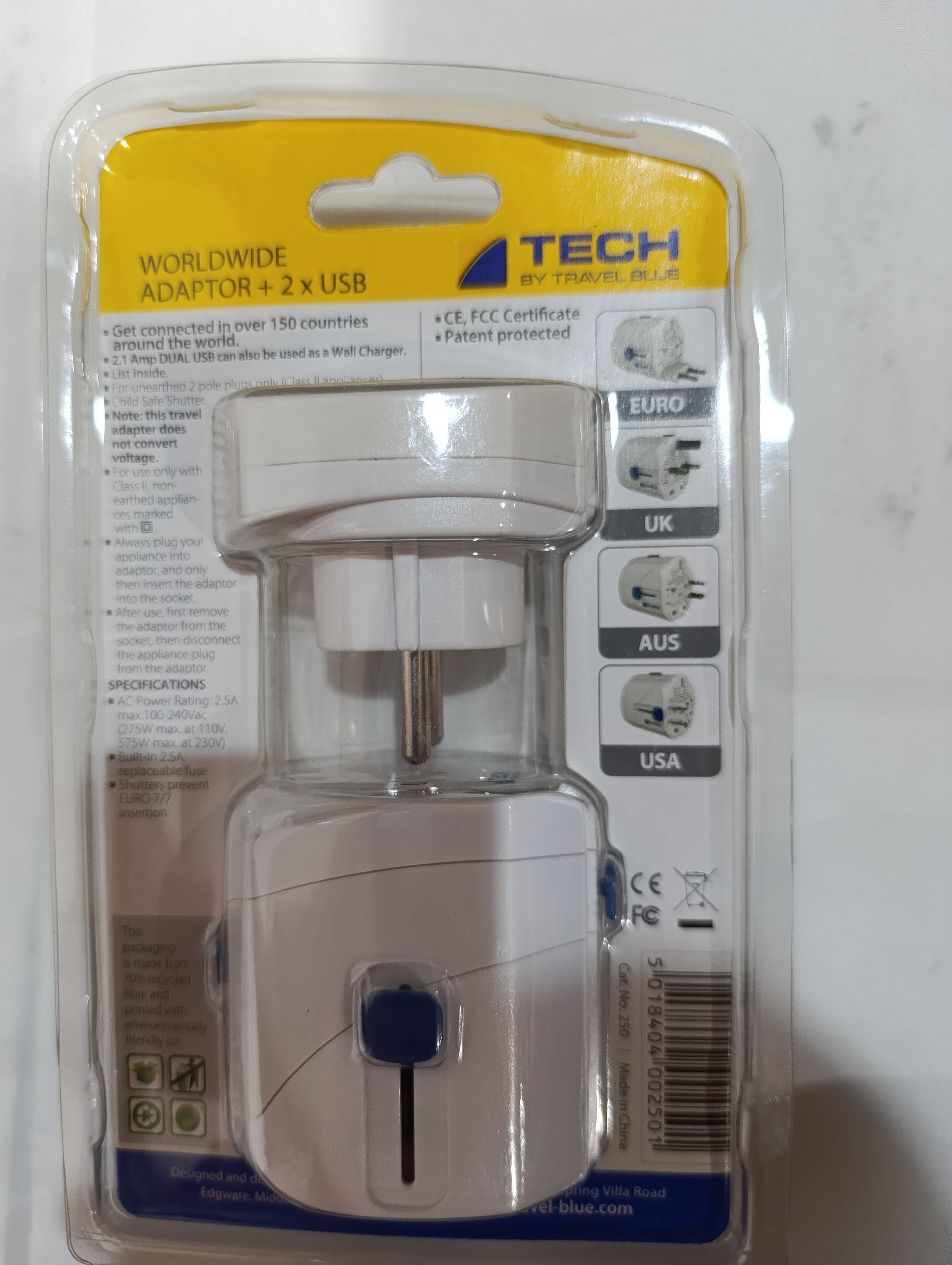 محول عالمي من TECH BY TRAVEL BLUE + 2 منفذ USB