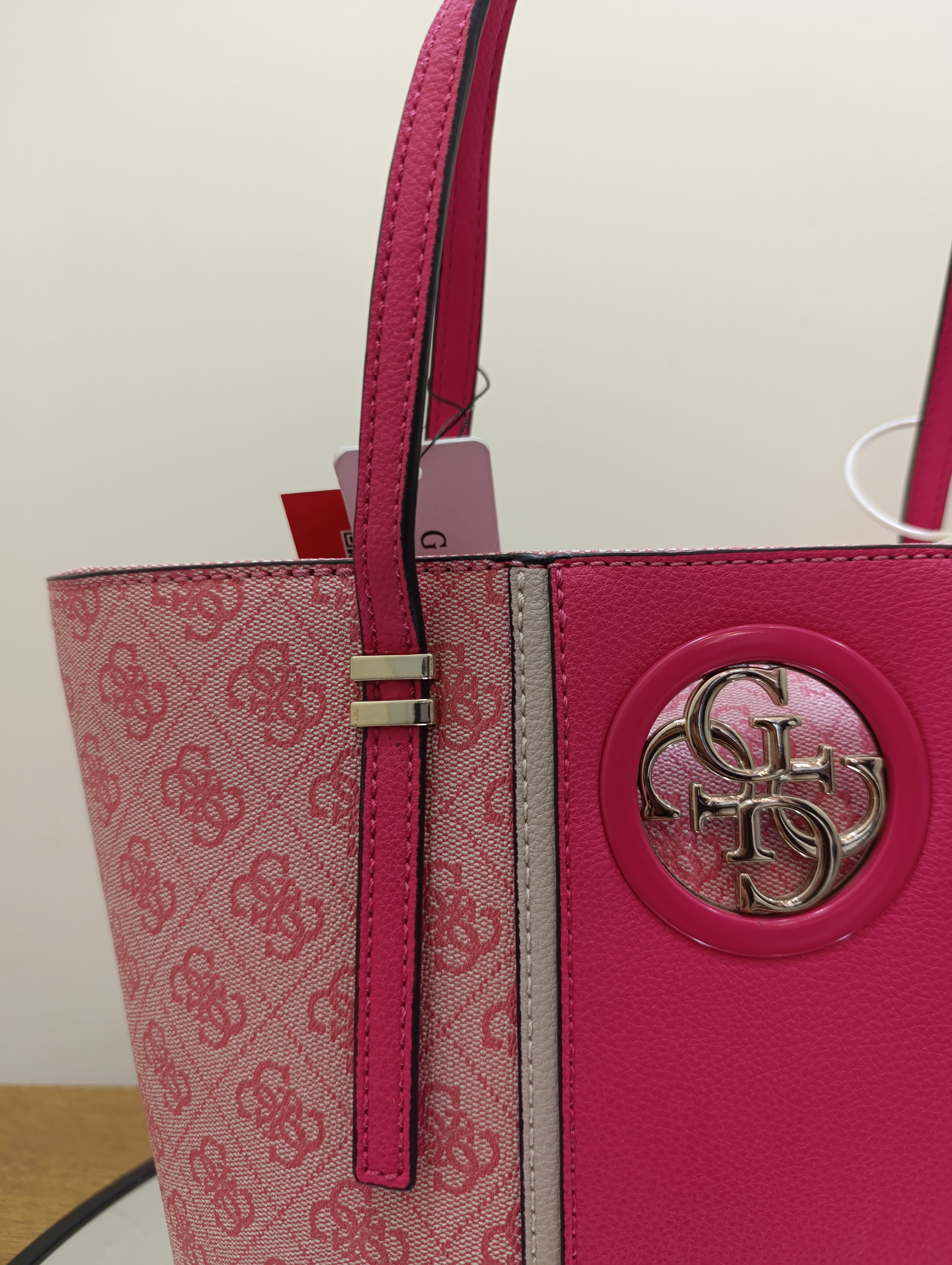 Guess Women's Hand bag - Cherry SS718622