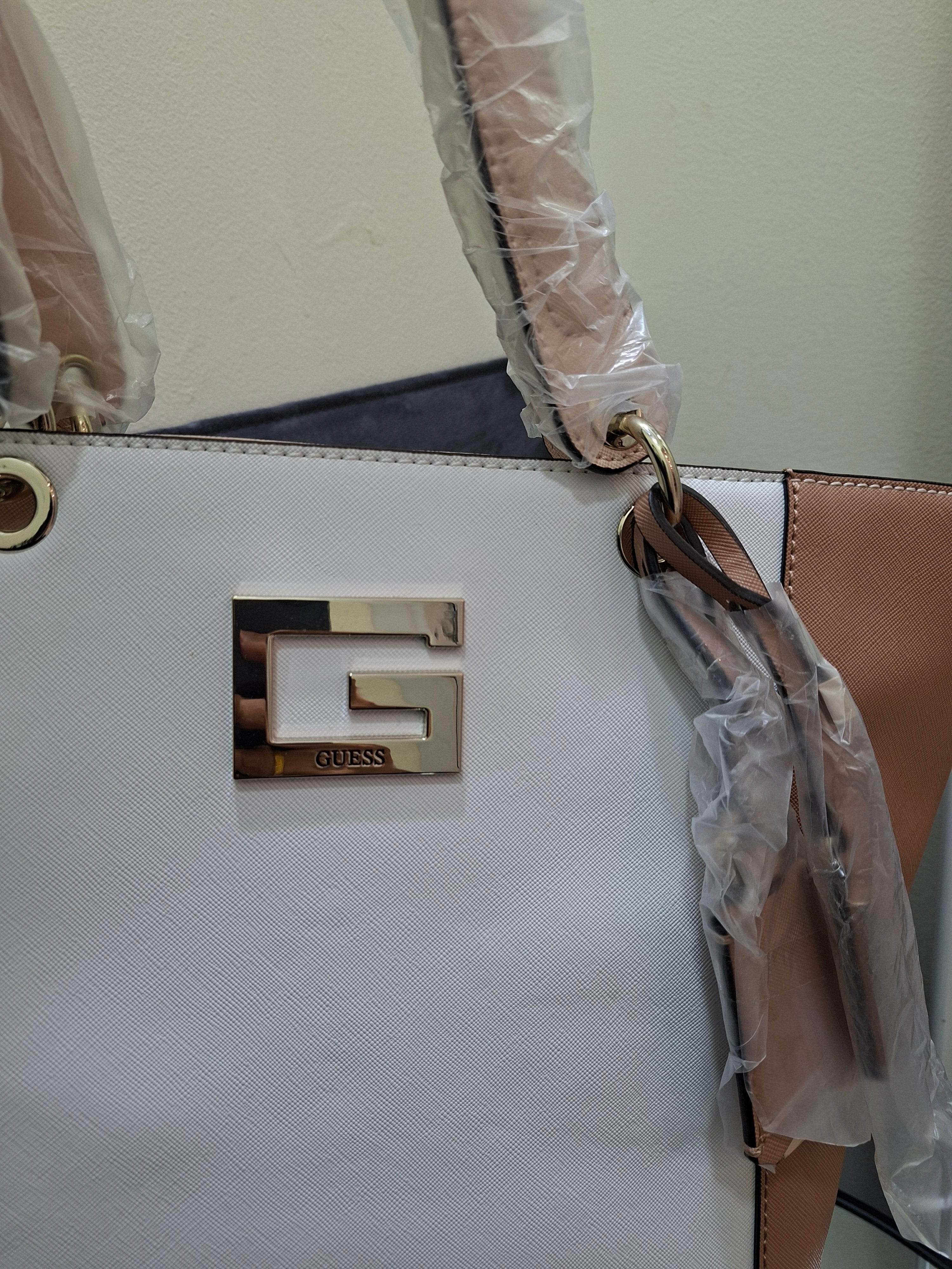 GUESS WOMENS KAMRYN HANDBAG - Nude Multi CD669123