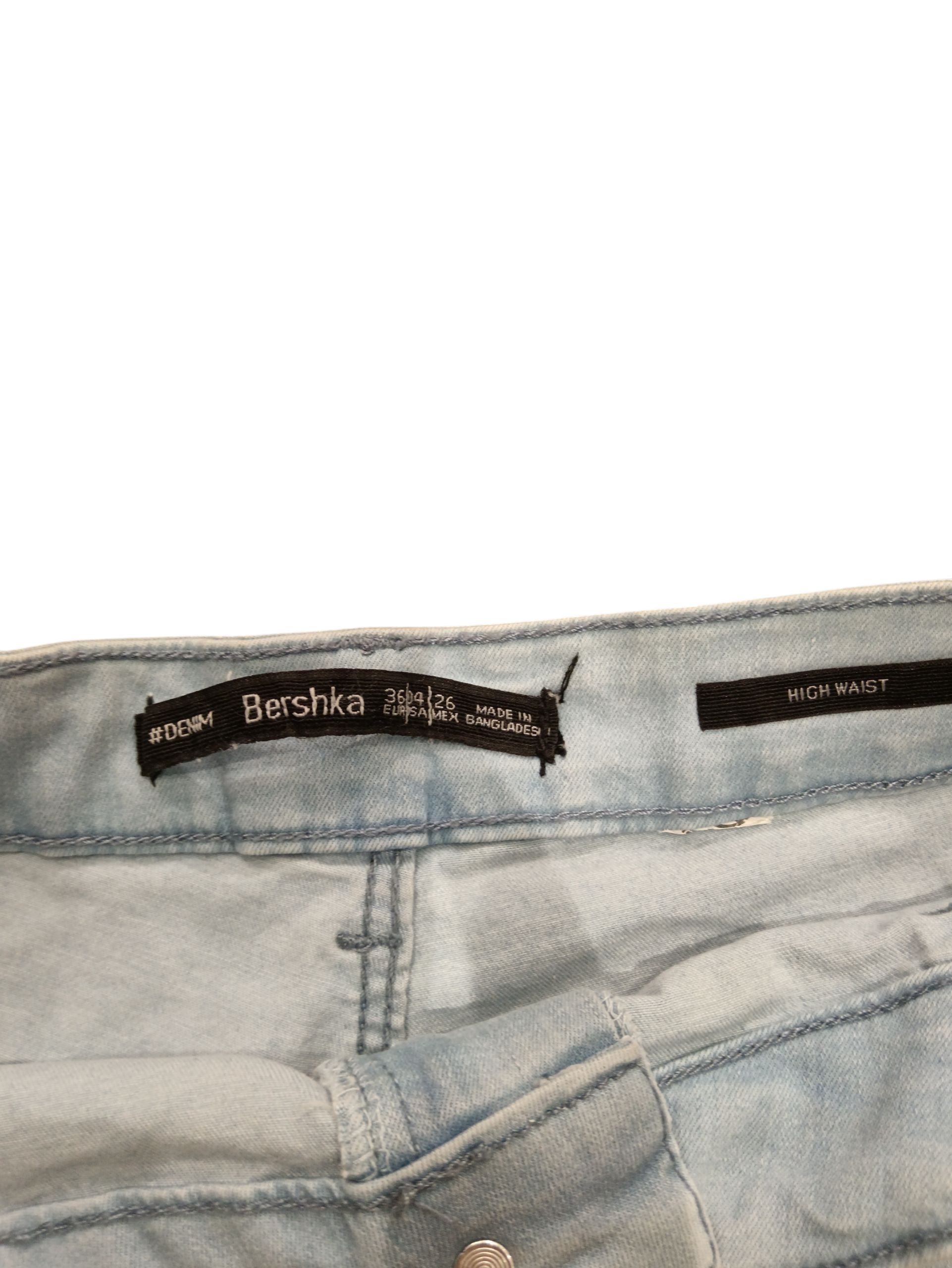 شورت جينز نسائي أزرق من BERSHKA DENIM