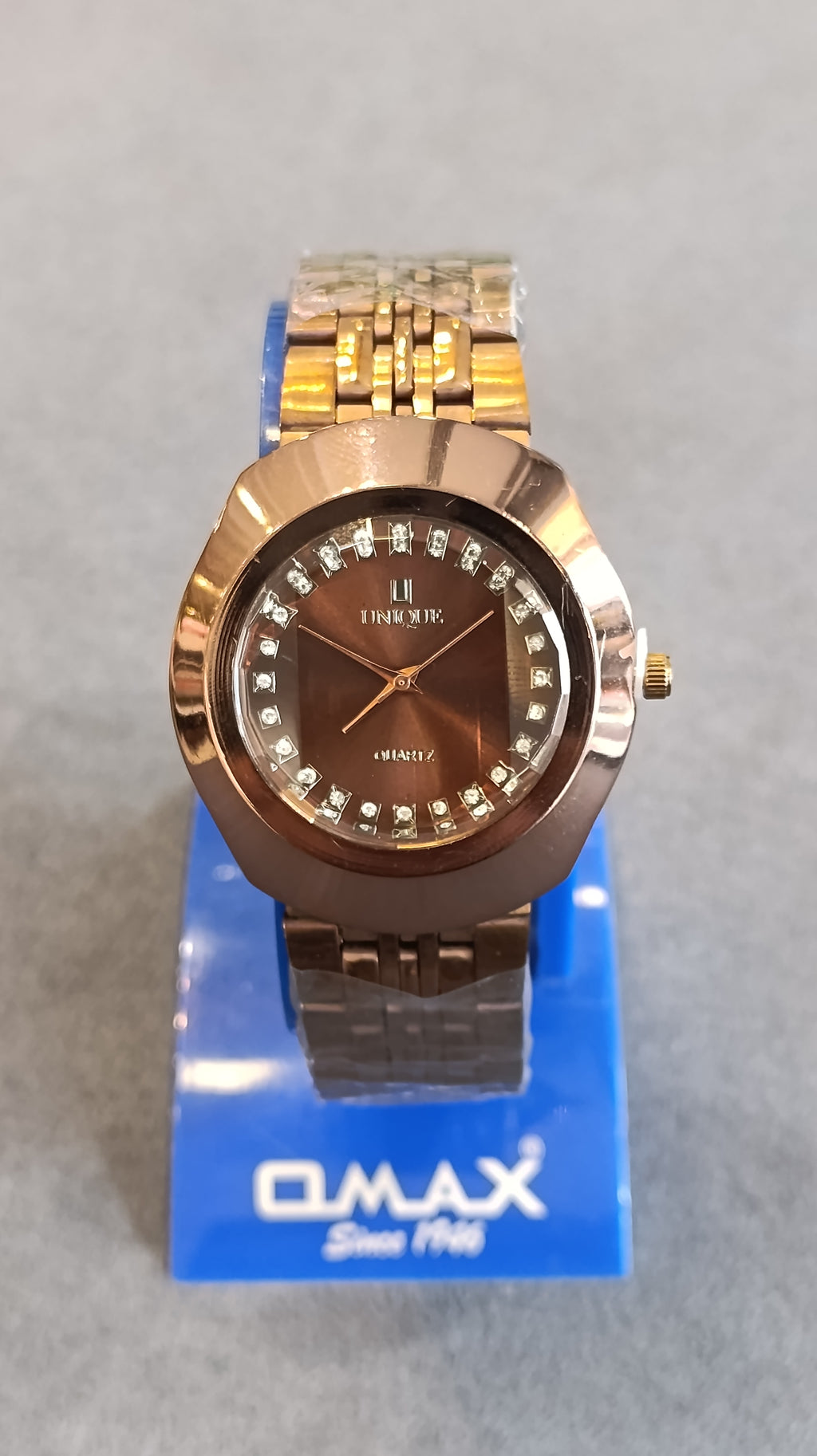 UNIQUE Quartz Women's Watch – Gold-Tone Case with Brown Dial & Crystal Bezel