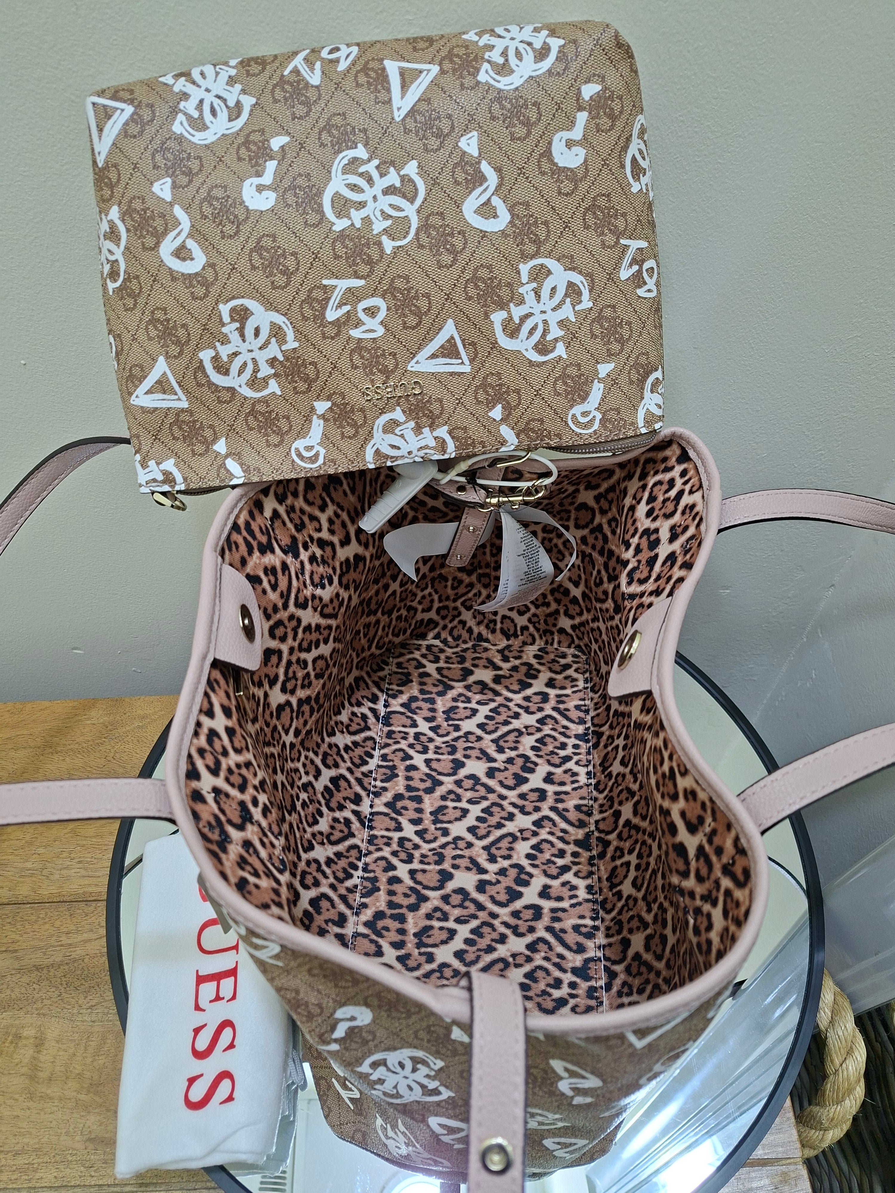 GUESS WOMENS VIKKY LOGO LARGE CAPACITY SHOULDER TOTE BAG - Brown multi GB699523