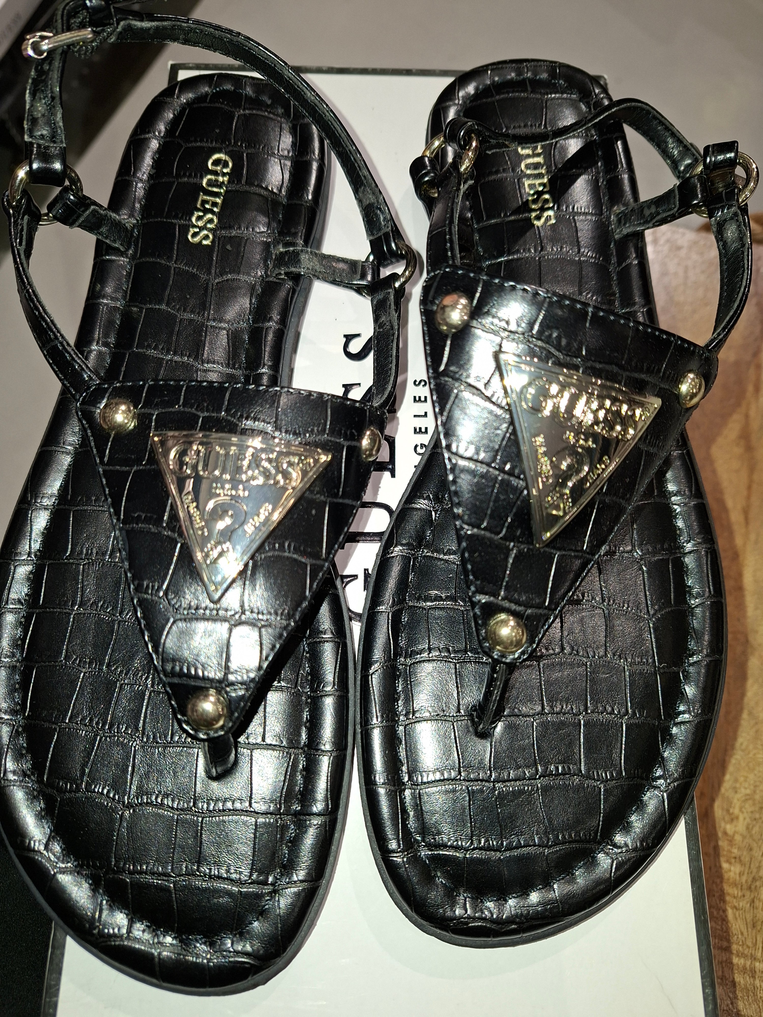 GUESS WOMENS FLAT SANDALS GW GLEE- B