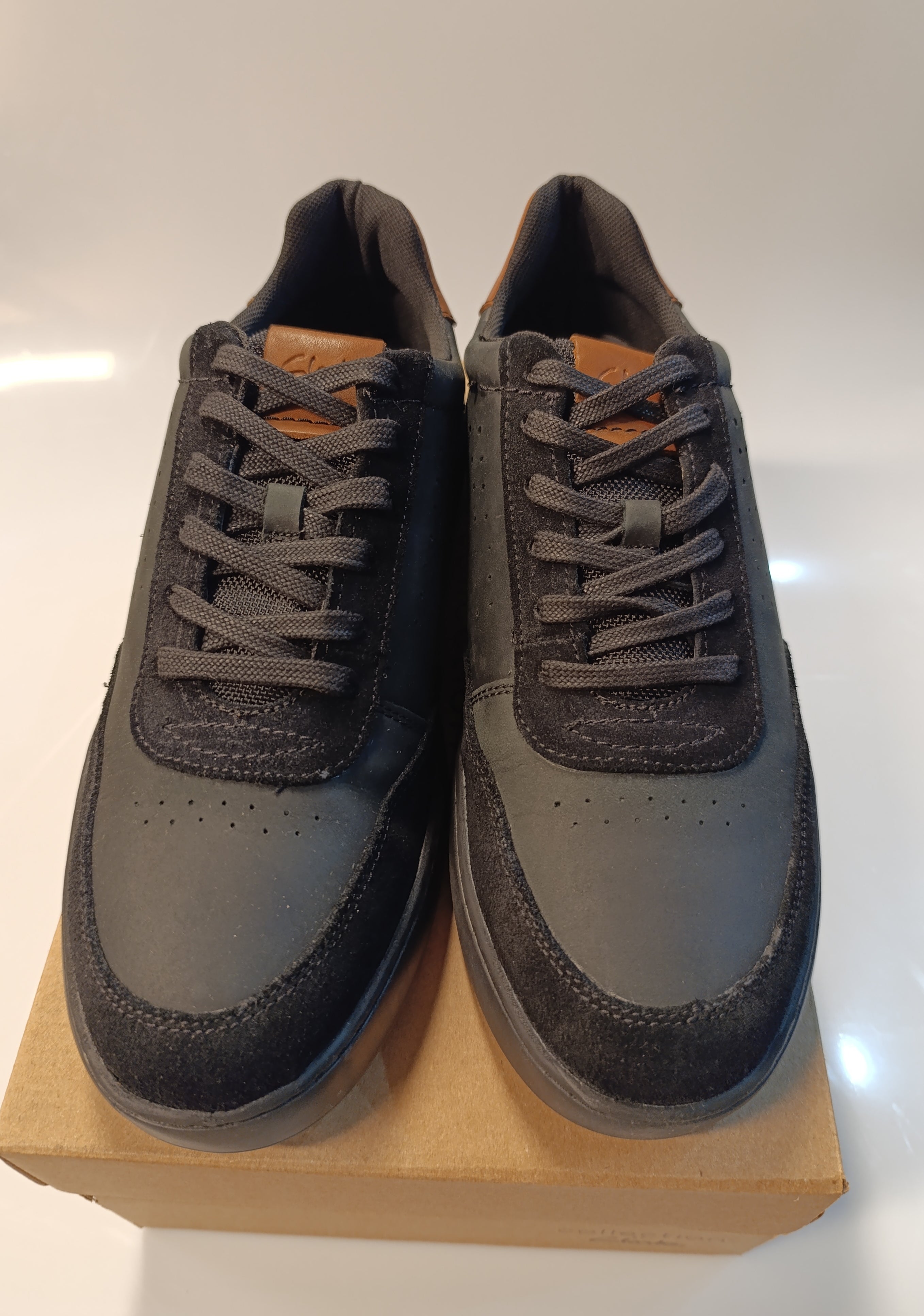 Clarks Last Resort Men's Black Suede Shoes – Casual Lace-Up Low-Top Sneakers