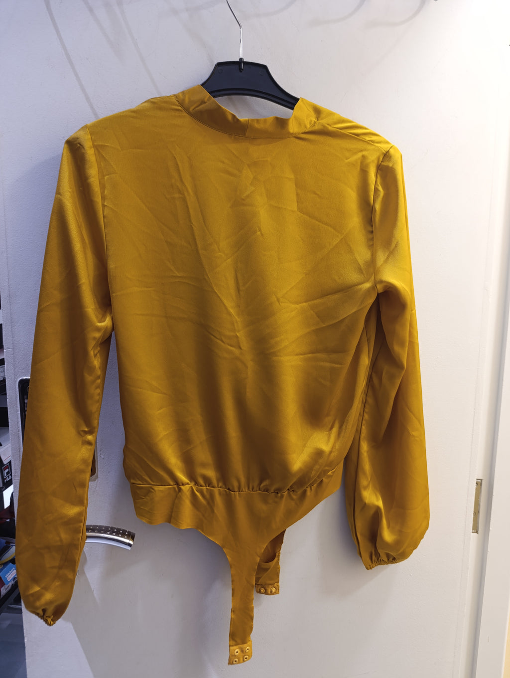 GUESS WOMEN GOLD COLOR TOP