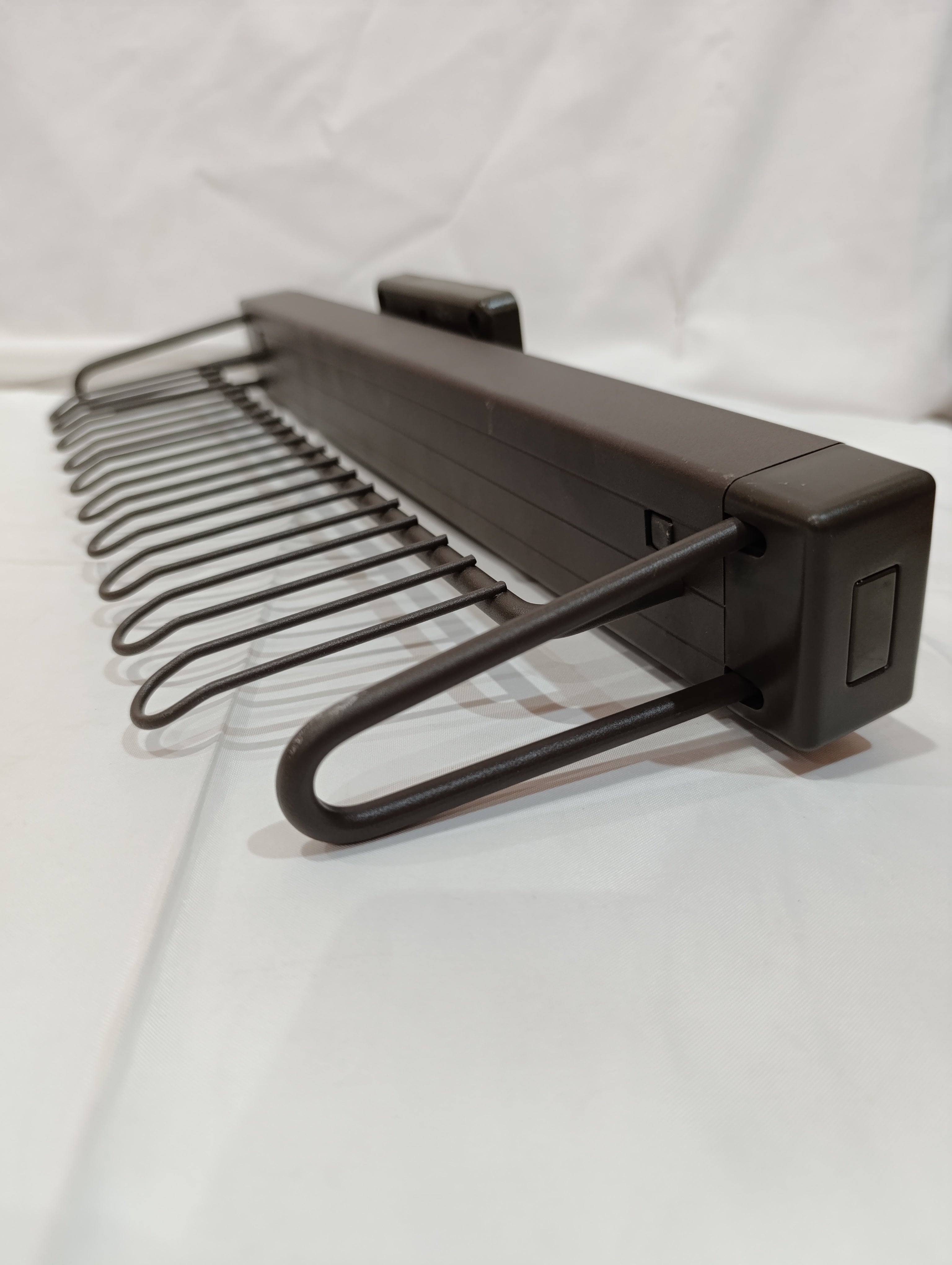 Pull-out hanger for tie racks