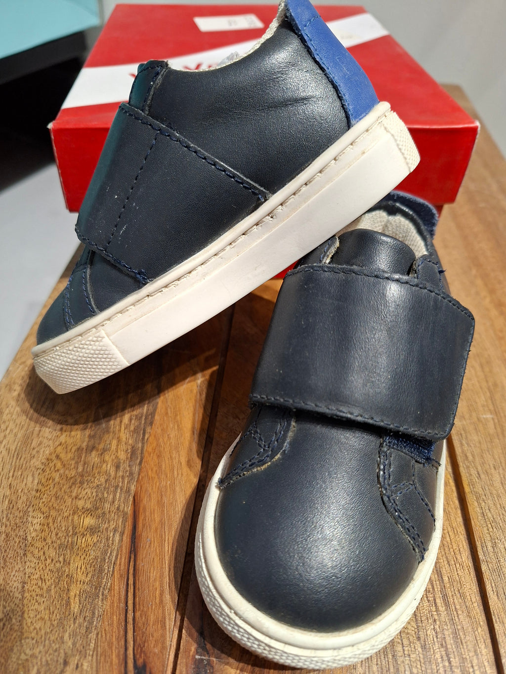 أحذية أطفال Hugo Boss بحزام