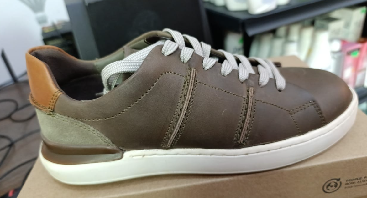 Clarks Men’s Brown Leather Casual Sneakers – Lace-Up Comfort Walking Shoes