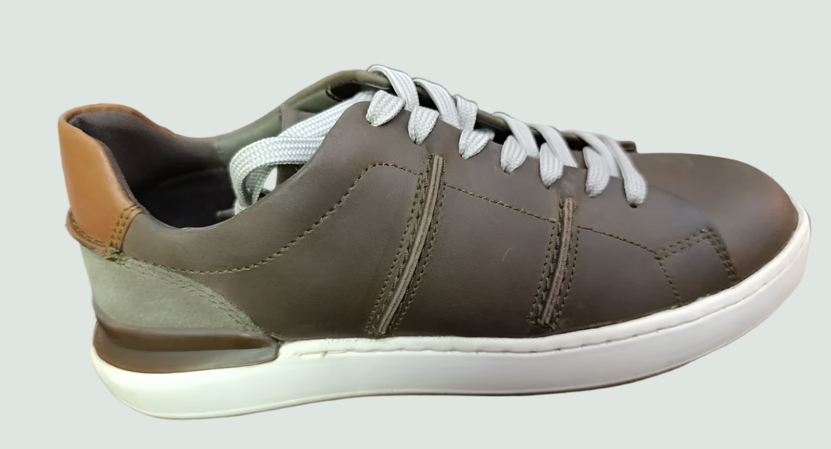 Clarks Men’s Brown Leather Casual Sneakers – Lace-Up Comfort Walking Shoes