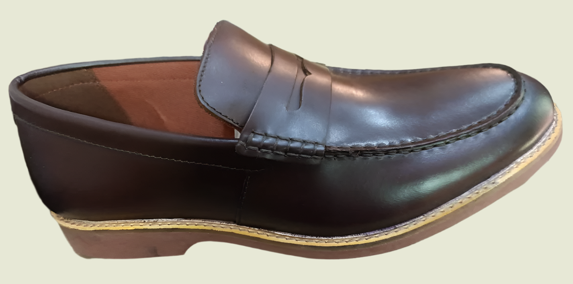 Clarks Men’s Brown Leather Penny Loafers – Classic Slip‑On Dress Shoes with Premium Comfort