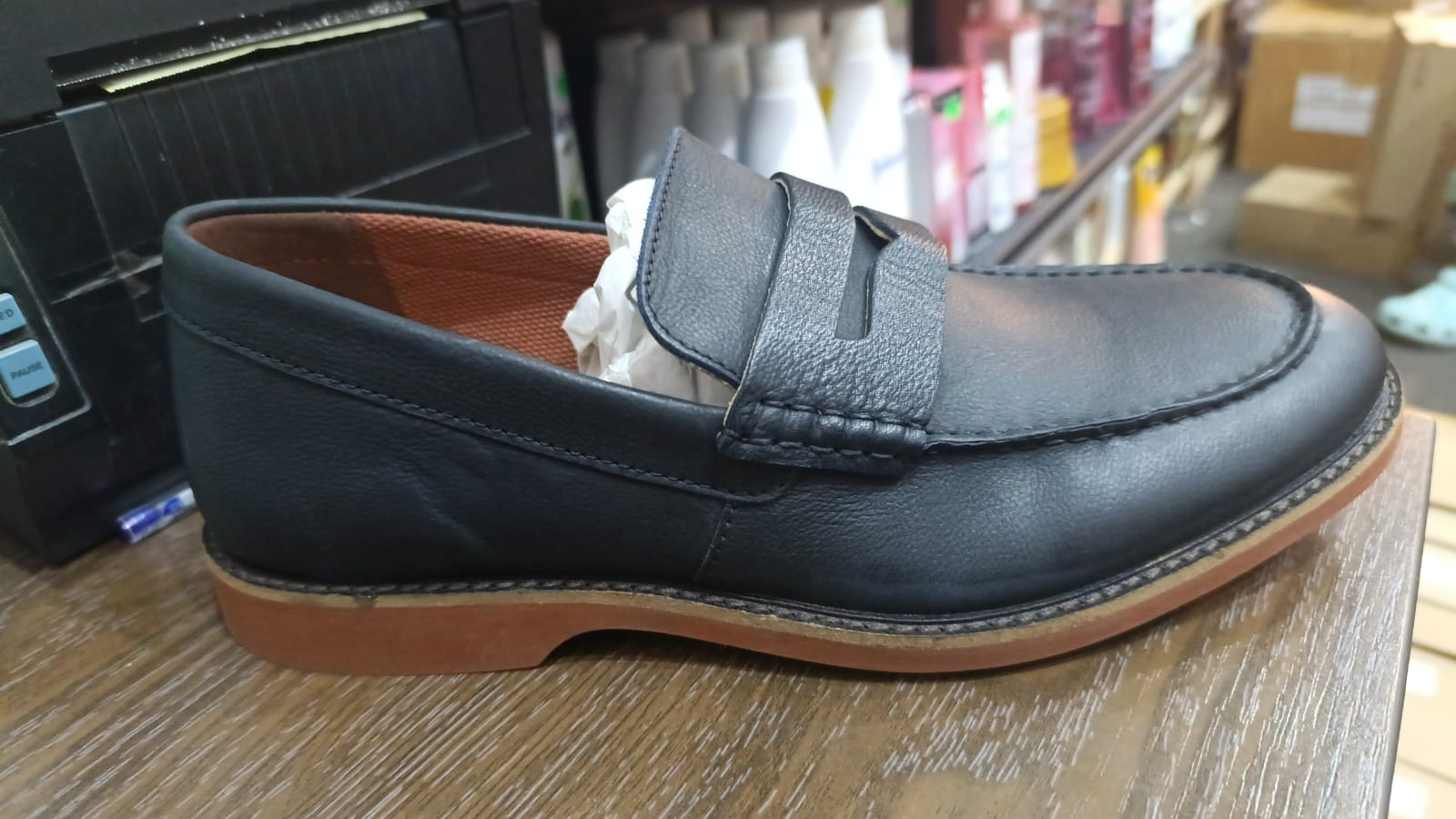 Clarks Men’s Black Leather Penny Loafers – Classic Slip‑On Dress Shoes with Comfort Sole