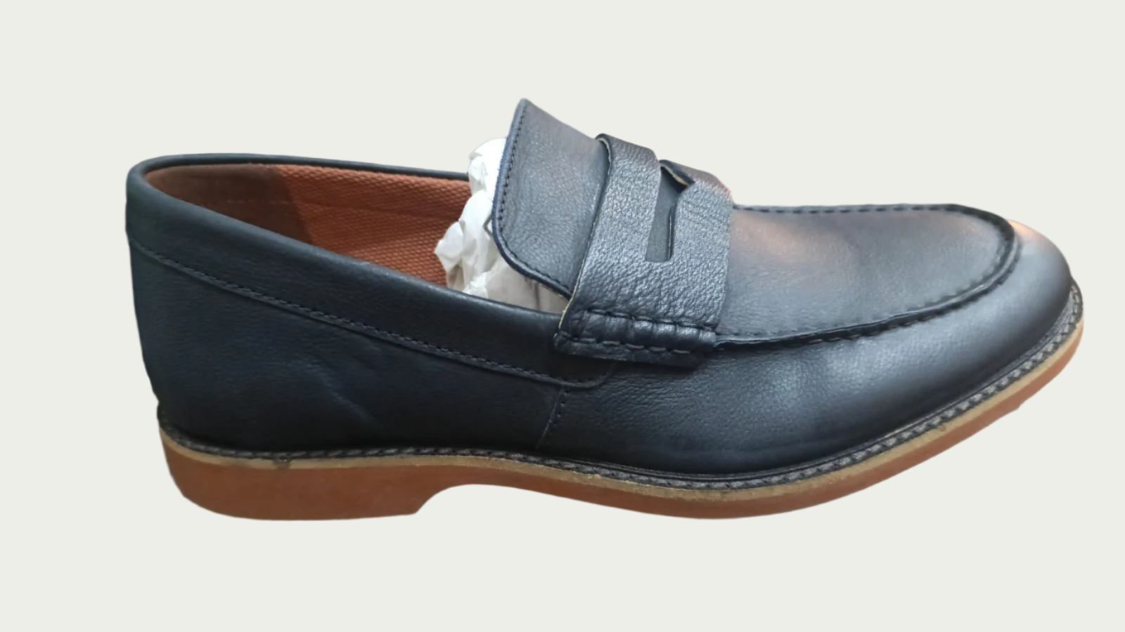 Clarks Men’s Black Leather Penny Loafers – Classic Slip‑On Dress Shoes with Comfort Sole