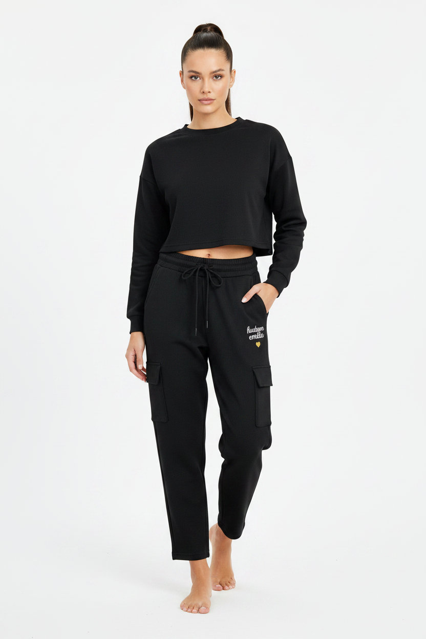 Woman wearing - Front