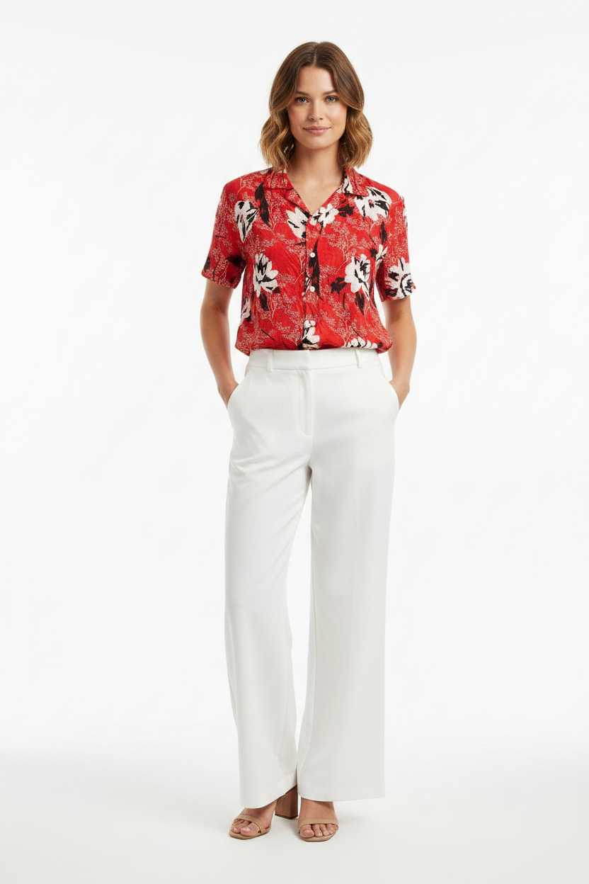 Woman wearing red floral shirt - Look 2